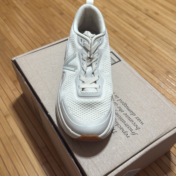 NIB Vionic Women's Supportive Deep Cushioning Enhanced Performance Sneaker - Picture 2 of 6